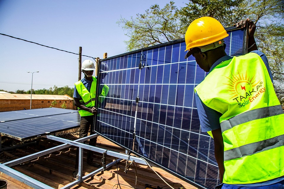 Taaka-SolarEnergy employees moving solar panels