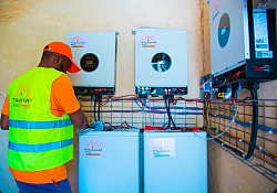 Taaka-SolarEnergy employee installing lithium battery